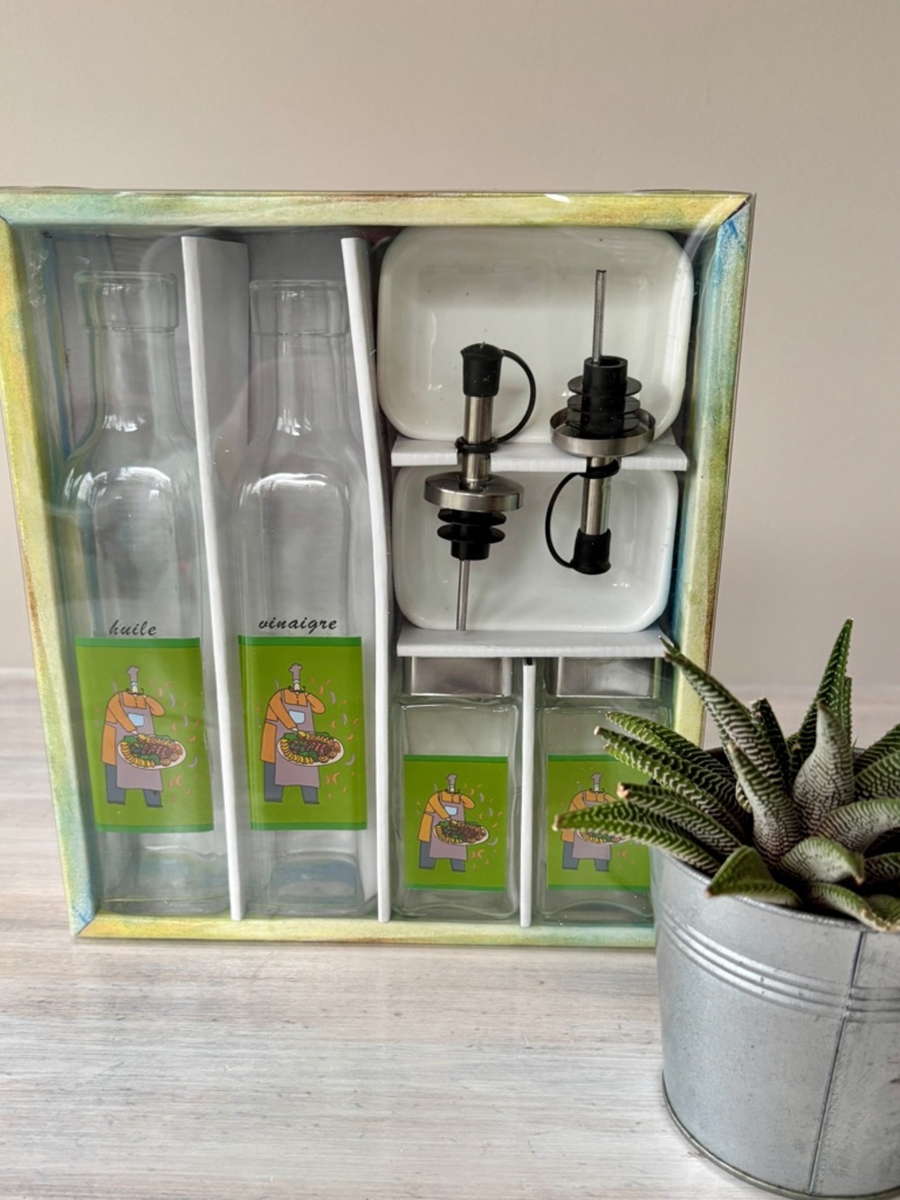 Vintage Chef-Motif Oil & Vinegar Bottle Set. Six‑Piece Glass Set. NEW ❤️